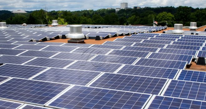 Hur man installerar solenergi på platta tak utan att borra?