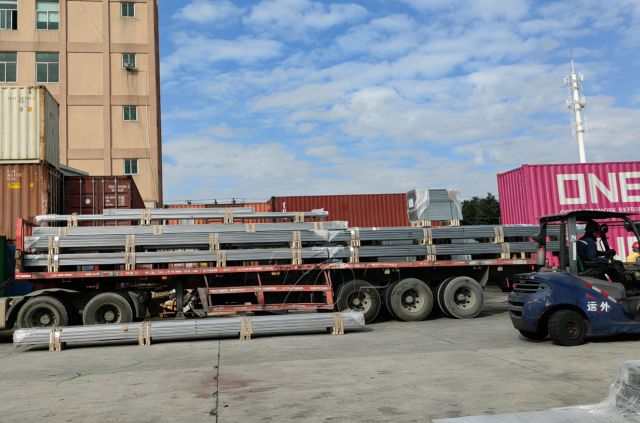 Topfencesolar-sändningsuppdatering: ZAM Steel-markmonteringsstrukturer skickas till Korea från Xiamen Factory